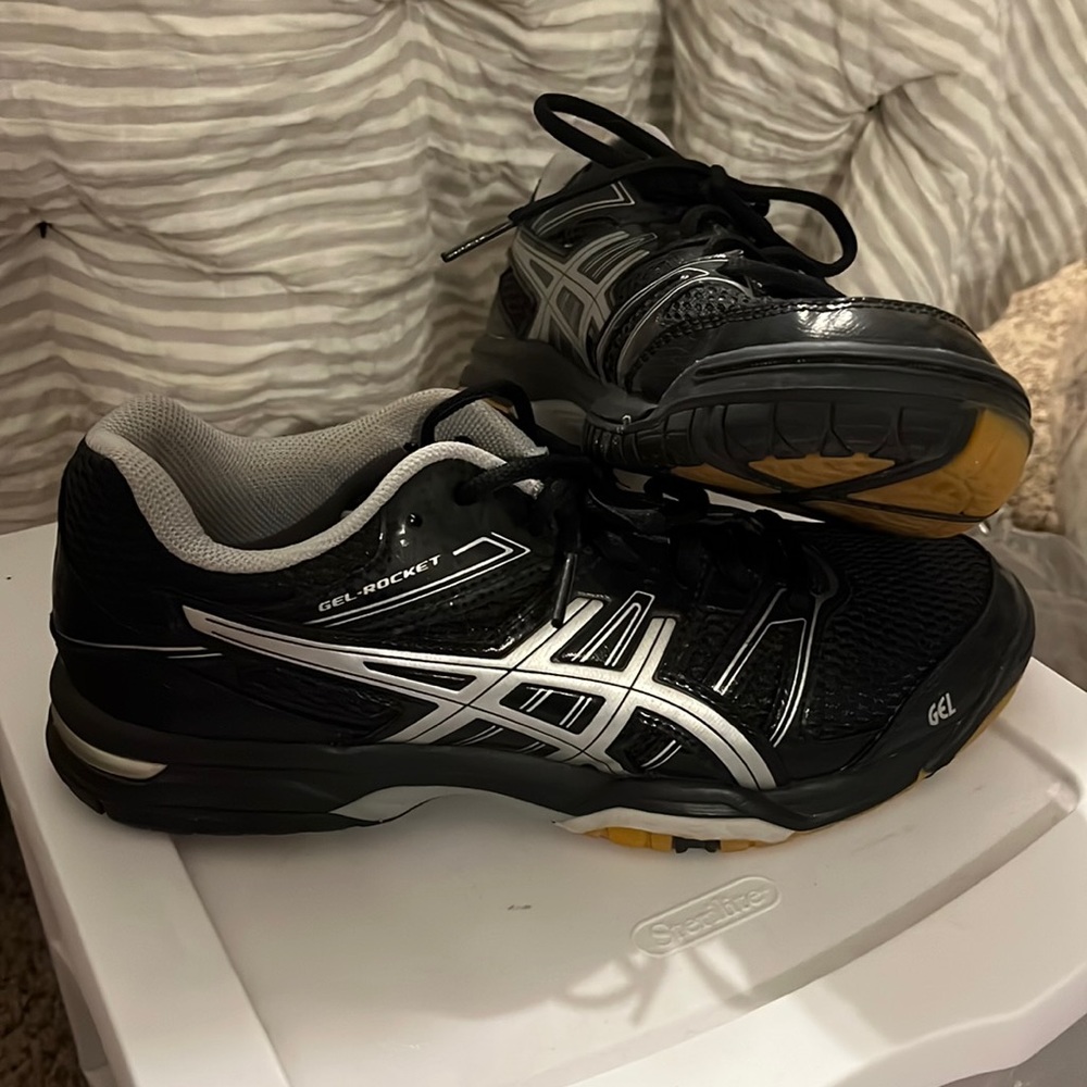 Volleyball shoes